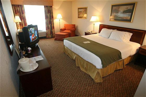 Holiday Inn Express & Suites - Worthington By Ihg Room photo
