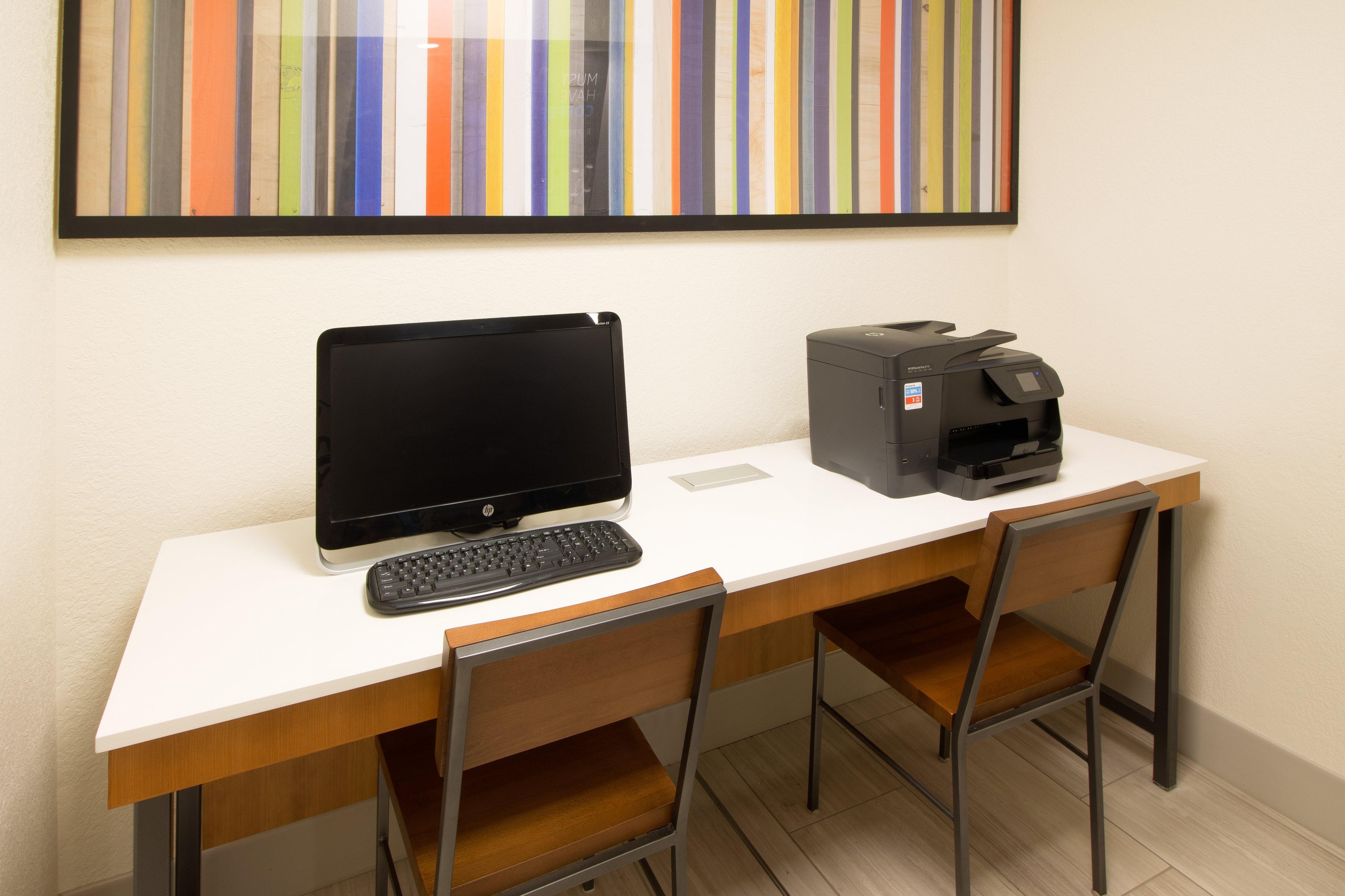 Holiday Inn Express & Suites - Worthington By Ihg Exterior photo