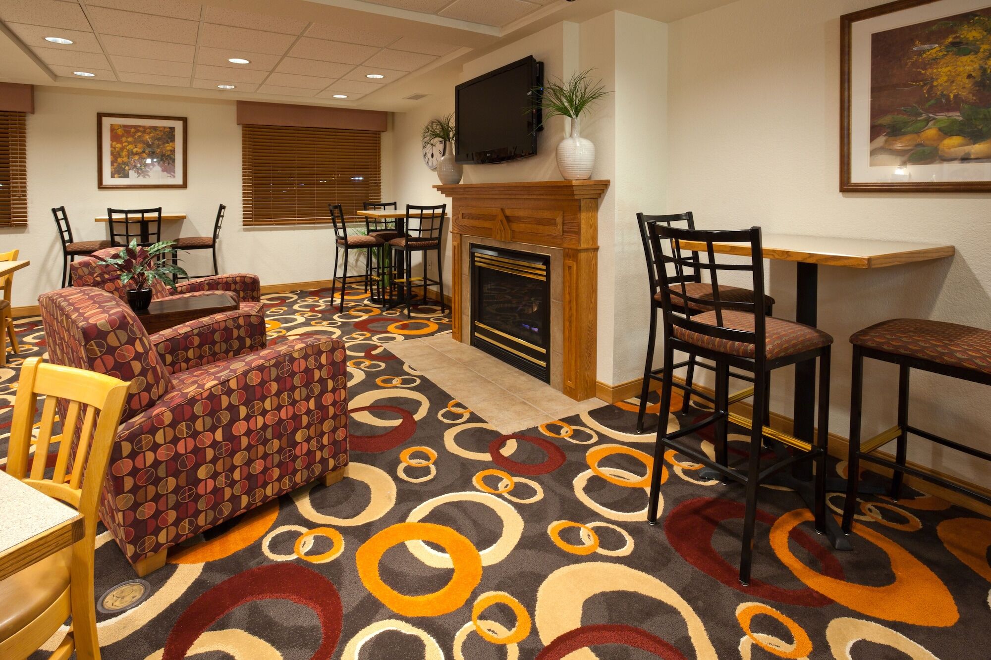 Holiday Inn Express & Suites - Worthington By Ihg Exterior photo