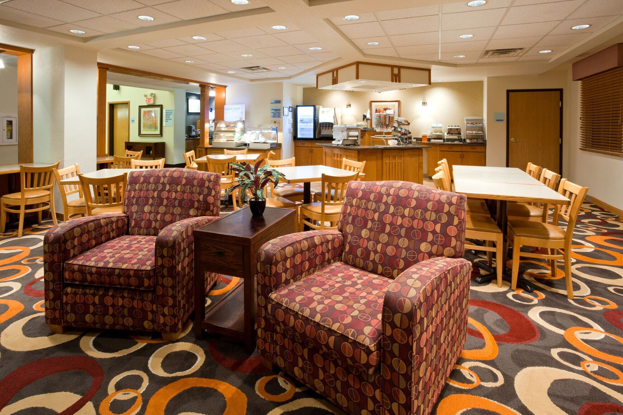 Holiday Inn Express & Suites - Worthington By Ihg Exterior photo