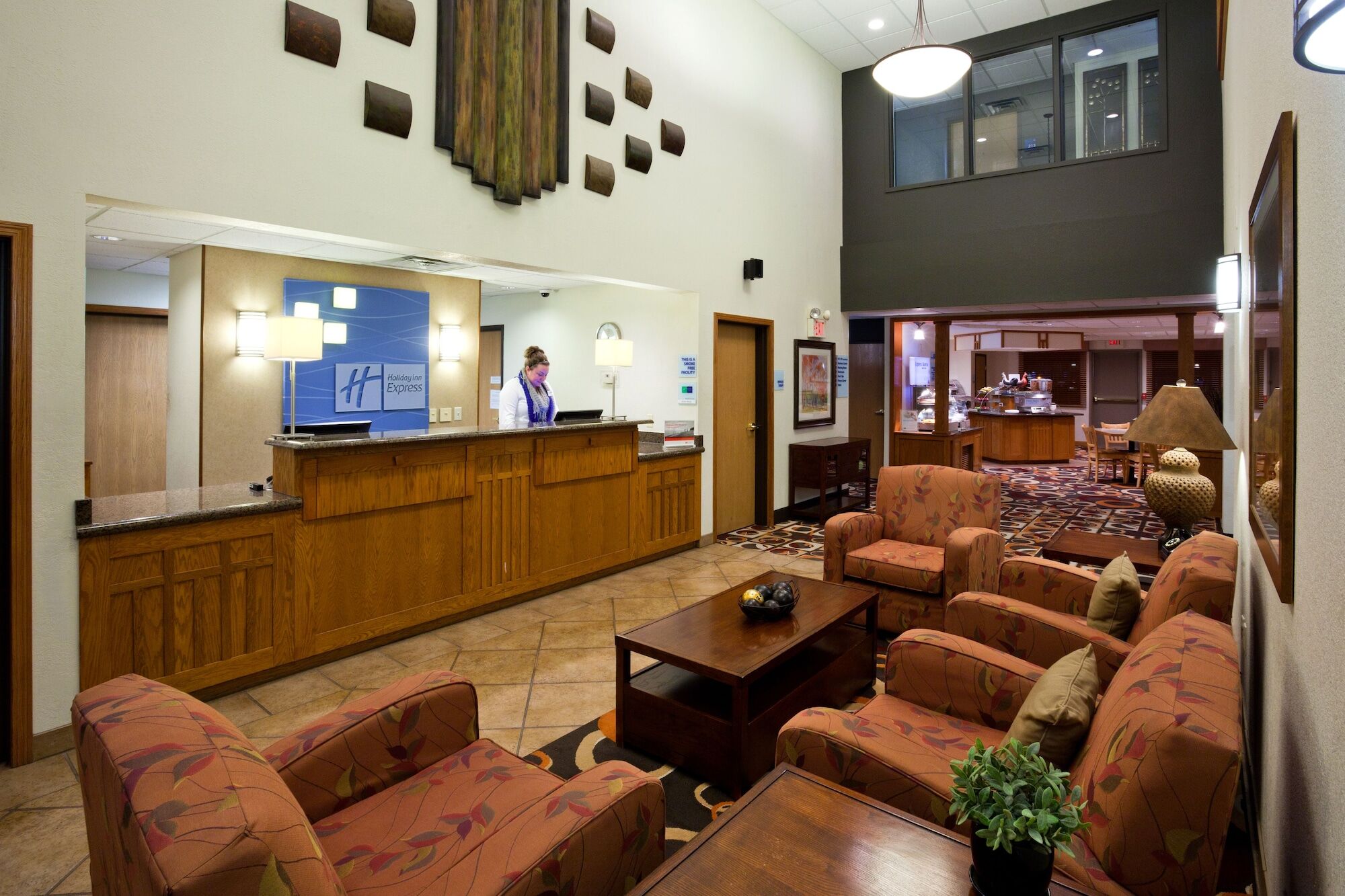 Holiday Inn Express & Suites - Worthington By Ihg Exterior photo